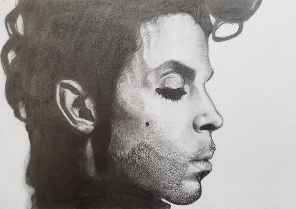 NickyCooper14's tweet photo. Max has been busy drawing one of his idols today. ❤

@ArtDesignCHS  @CheadleHulmeSch https://t.co/B2fY43npIu