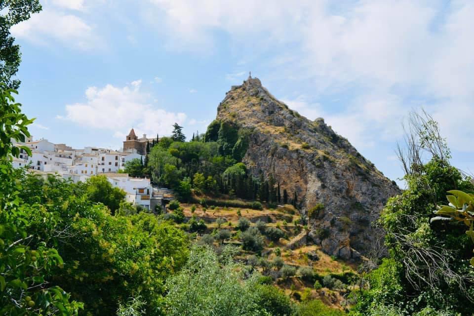 Hoy, en el día de #MonumentosYSitiosAND recuperamos esta vista de #Castril. 
¡Pronto volveremos a vivir y a disfrutar nuestro rincón!

#PatrimonioCompartido
#CulturaCompartida
#Granada  
<a href="/AytoCastril/">Ayuntamiento de Castril</a> 
<a href="/turgranada/">Turismo Granada</a> 
<a href="/CulturaAND/">Cultura Junta de Andalucía</a> 

📷 Sergio Dengra