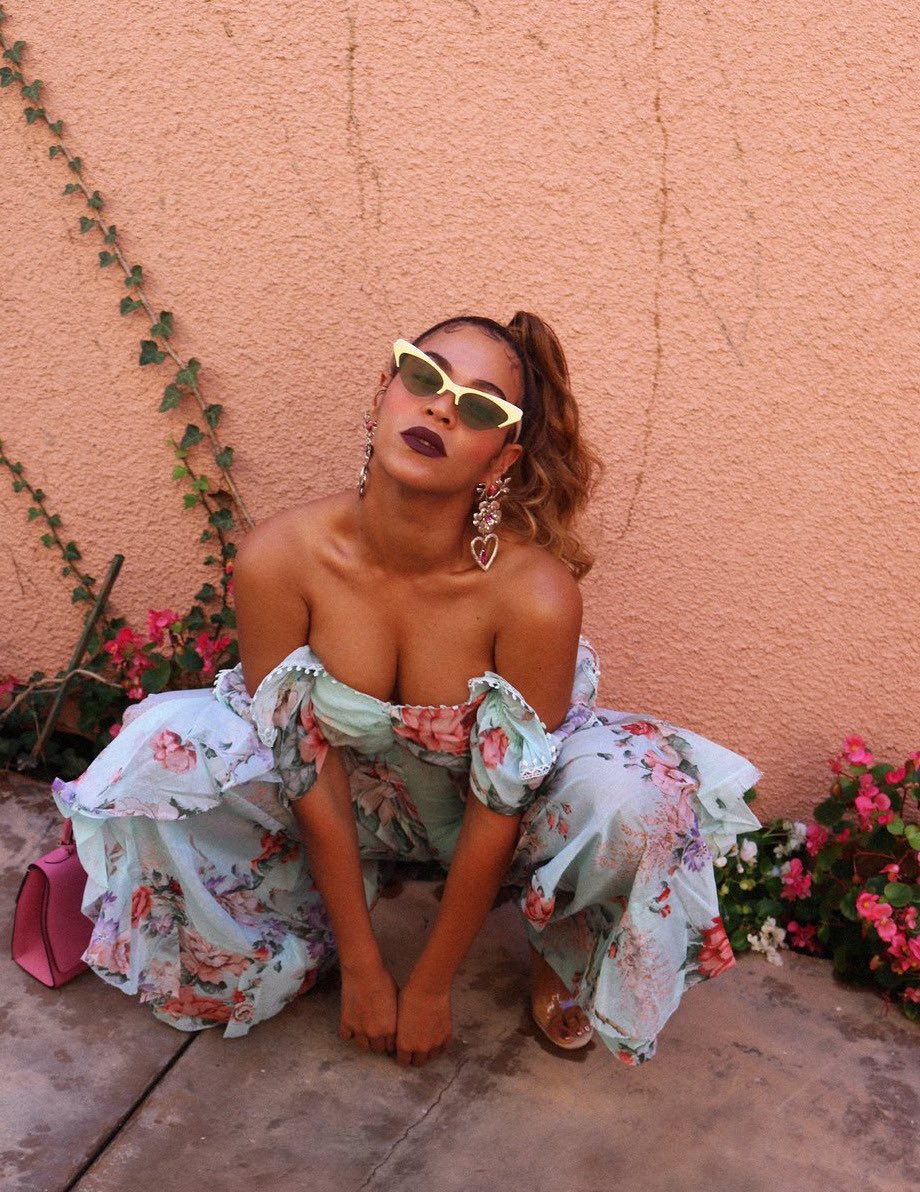 yonceir's tweet photo. SUMMER BITCH https://t.co/TcJoT75AqV