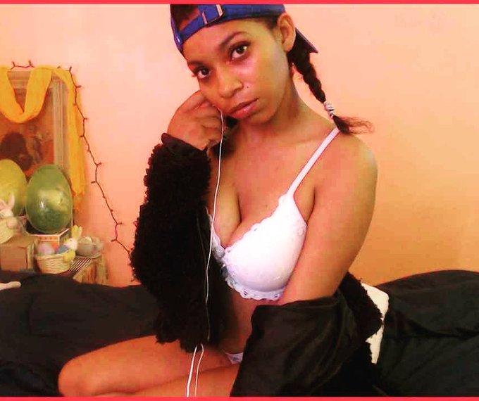 Watcha listening to ? 🎶 https://t.co/SYQq4z9QMl