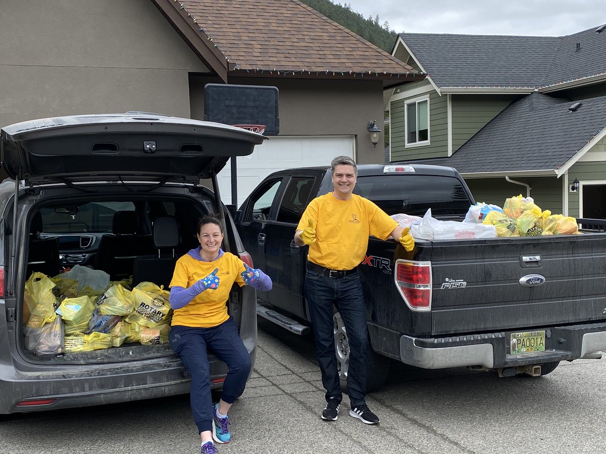 toddstonebc's tweet photo. So proud of the generosity in #Kamloops. Look at the haul of nonperishable food we collected in our neighbourhood this am! All as part of the @kamfoodbank #RotaryFoodDrive for those who really need the help! #ykastrong #WeAreInThisTogether https://t.co/LNmW76Kp7o
