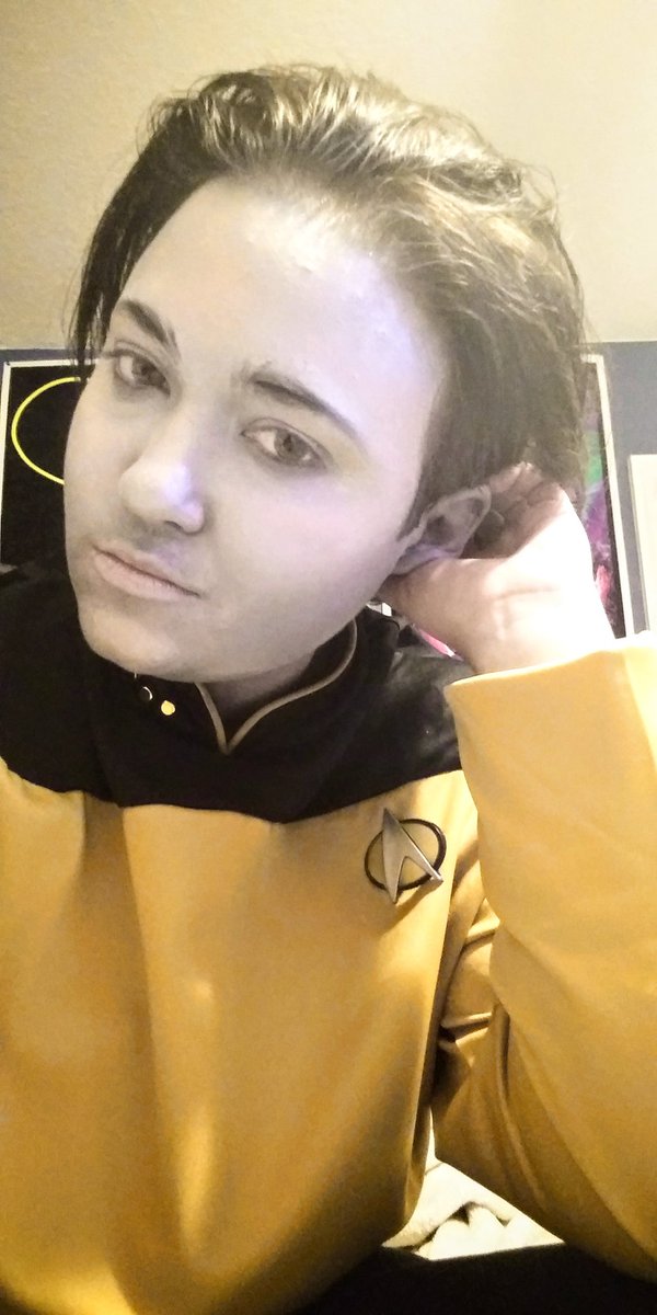 HeyoRyo's tweet photo. "If I only had a heart~" 🎶💾
_
#StarTrek #DataSoong #cosplay #DataCosplay #Soongtype #tng #LoreSoong #DataLore #startrekcosplay #StarTrekData
_
I do not look anything like @BrentSpiner but I love him and the characters he played. If you see this, Brent, just know I am a big fan! https://t.co/0SvXYPAAve