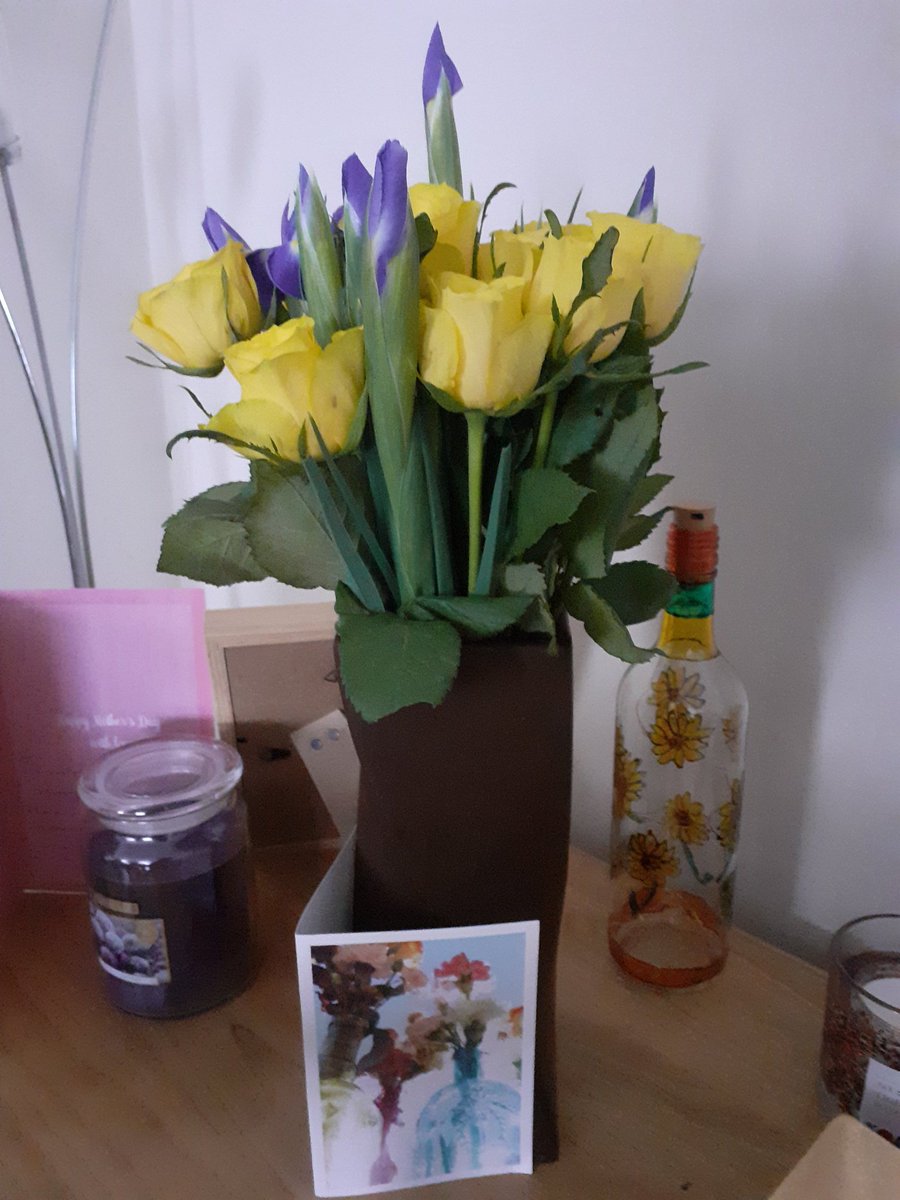 CrudgeDawn's tweet photo. Beautiful flowers from friends to say thinking of you, #thankyou, #backtogethersoon, #keepsafe https://t.co/7PzIKFI4H1