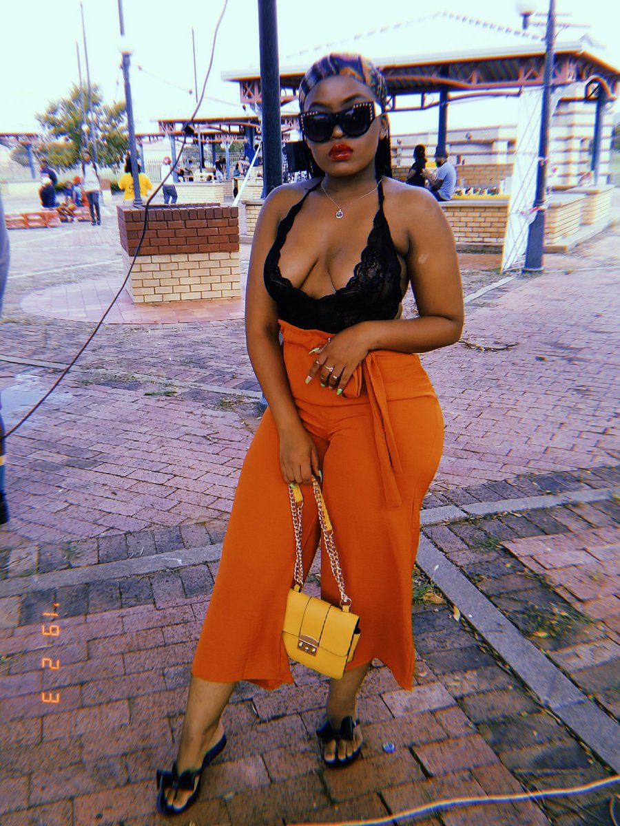 Kee_yah97's tweet image. #SingleFlames "she is a mess but she is a masterpiece" and of course I'm single and a damn flame😄🎭⚡💕