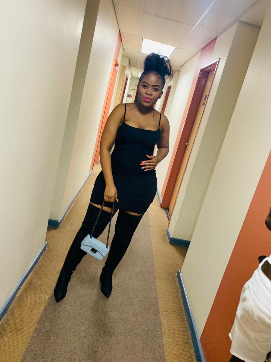 Kee_yah97's tweet image. #SingleFlames "she is a mess but she is a masterpiece" and of course I'm single and a damn flame😄🎭⚡💕
