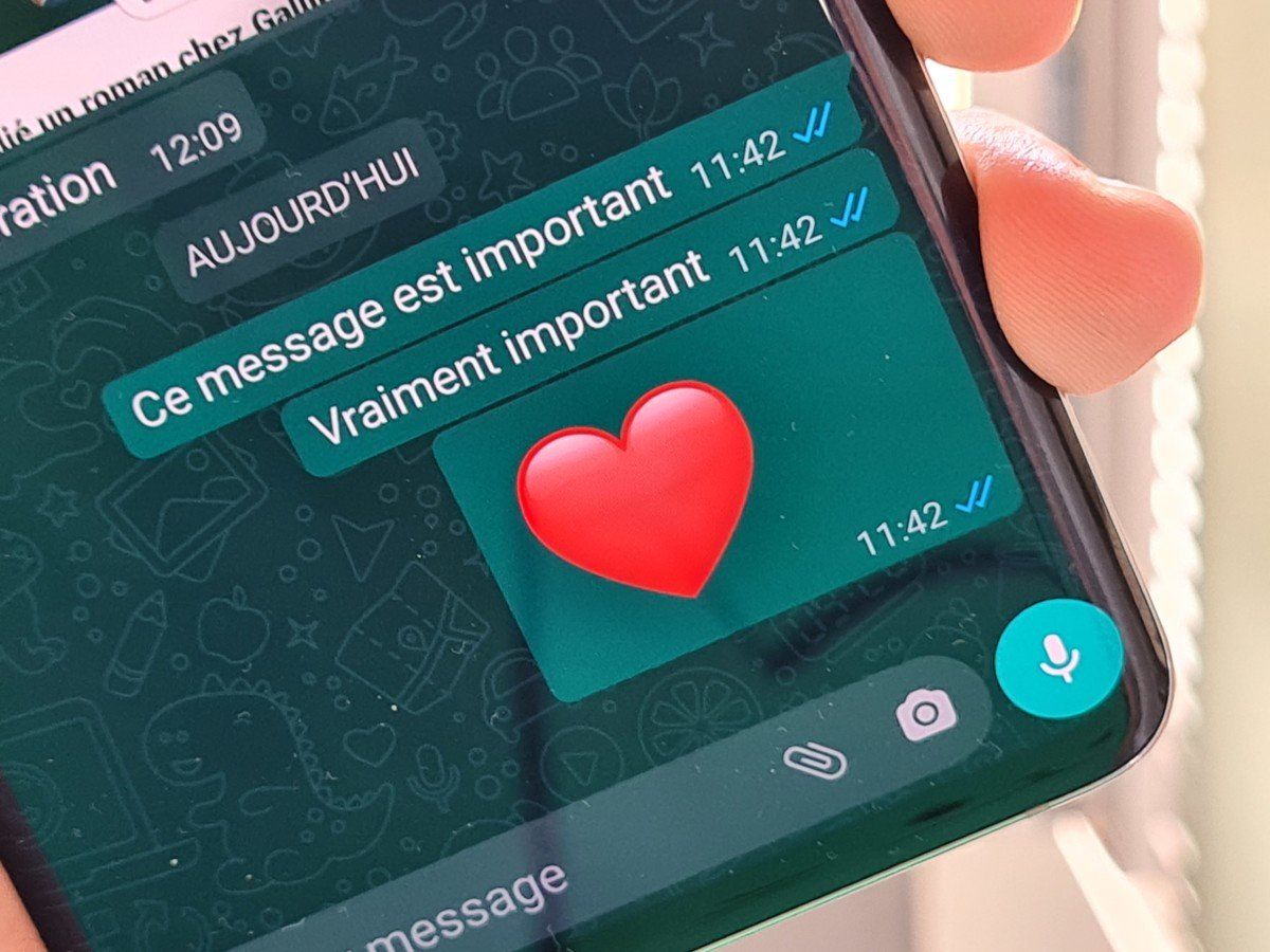 Frandroid's tweet photo. WhatsApp veut vous permettre de passer des appels de plus à 4 personnes  👉 https://t.co/EG6D00c6nw https://t.co/E9UxZenHCX