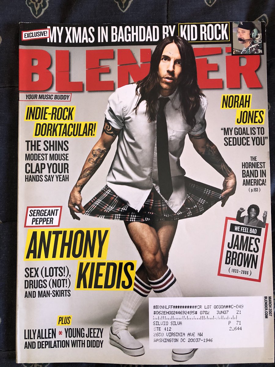 farratia's tweet photo. Cuarentena, día 324: desempolvé algunas colecciones de revistas. Hoy, portadas de Red Hot Chili Peppers de 1990, 1989, 1996 y 2007 https://t.co/ecgwNwQkrk