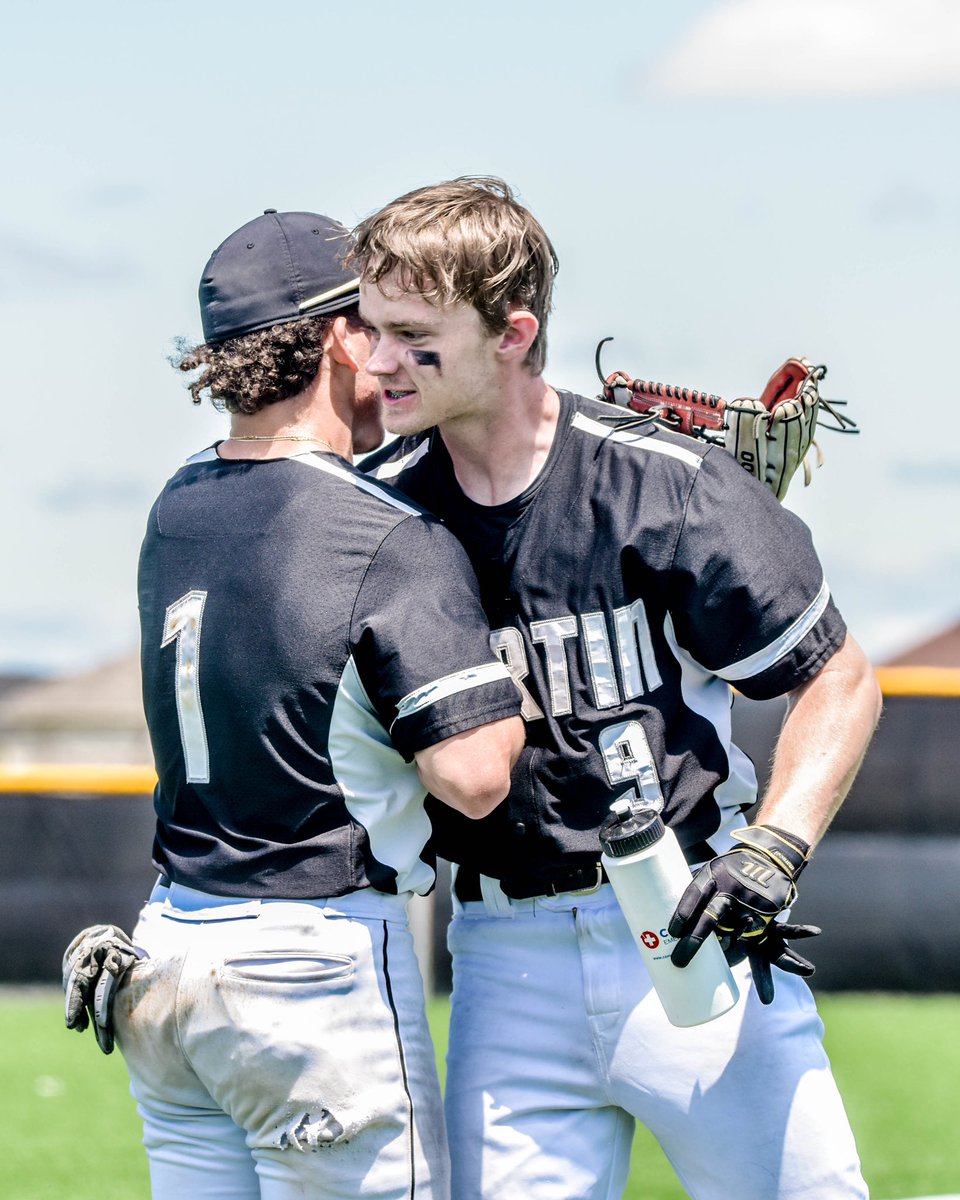 elijahnunez__'s tweet image. Goodbyes are never easy but they’re part of life. I’m forever grateful to be a Warrior. To my seniors, I love y’all and I wish y’all nothing but success. To my younger guys...carry the tradition and bring a ship home to Arlington. #1out