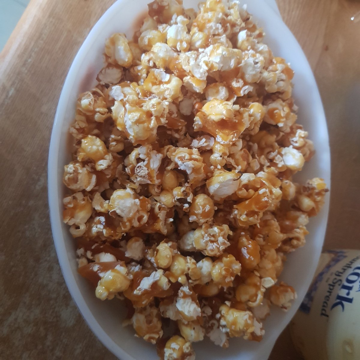 _Crystan_'s tweet photo. Caramel popcorn for the win 🧡
1st time making it 😎 https://t.co/mgKmlNR3Ry