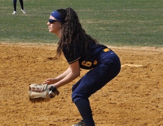 vthsathletics's tweet photo. Today’s Senior “Shout-Out” is three-sport athlete Arianna DiMartino. Arianna has been a four-year participant for both softball and XC and adds three years of Indoor and bowling this past season. Peer Leader and DECA. She will major in Secondary Ed. at Felician University. https://t.co/CVeeq1jZf8