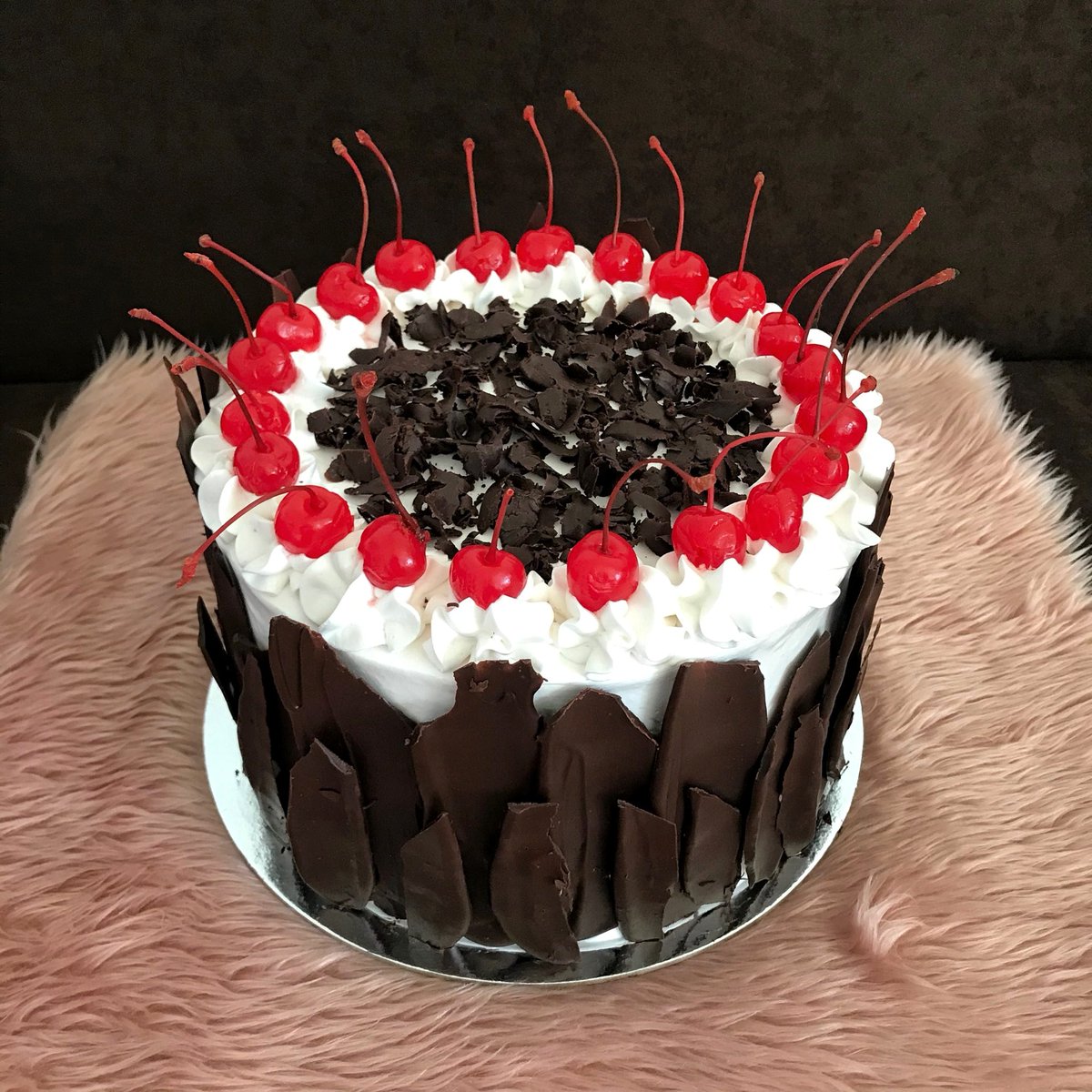 whatthefudgeph's tweet photo. Here's my version of Black Forest Cake 🍒 🍒🍒

#blackforestcake #cakesofinstagram #cakescdo #cakes #whatthefudge https://t.co/Xu2tBznJHj