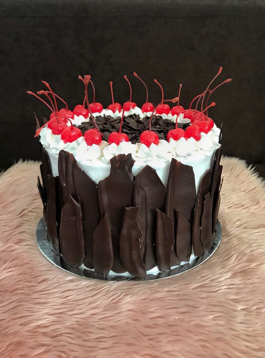 whatthefudgeph's tweet photo. Here's my version of Black Forest Cake 🍒 🍒🍒

#blackforestcake #cakesofinstagram #cakescdo #cakes #whatthefudge https://t.co/Xu2tBznJHj