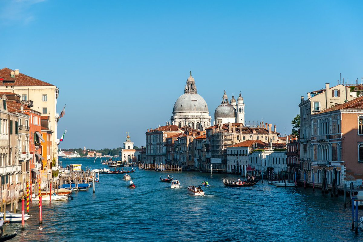 TravelMagazine's tweet image. Italy's wonderful canalled city of  #Venice  suffered from over-tourism, devasting floods and is now under #Lockdown thanks to #Covid_19 . 

But look at  “La Serenissima”  now  these most amazing cams

Check it out here: bit.ly/2VSad4L