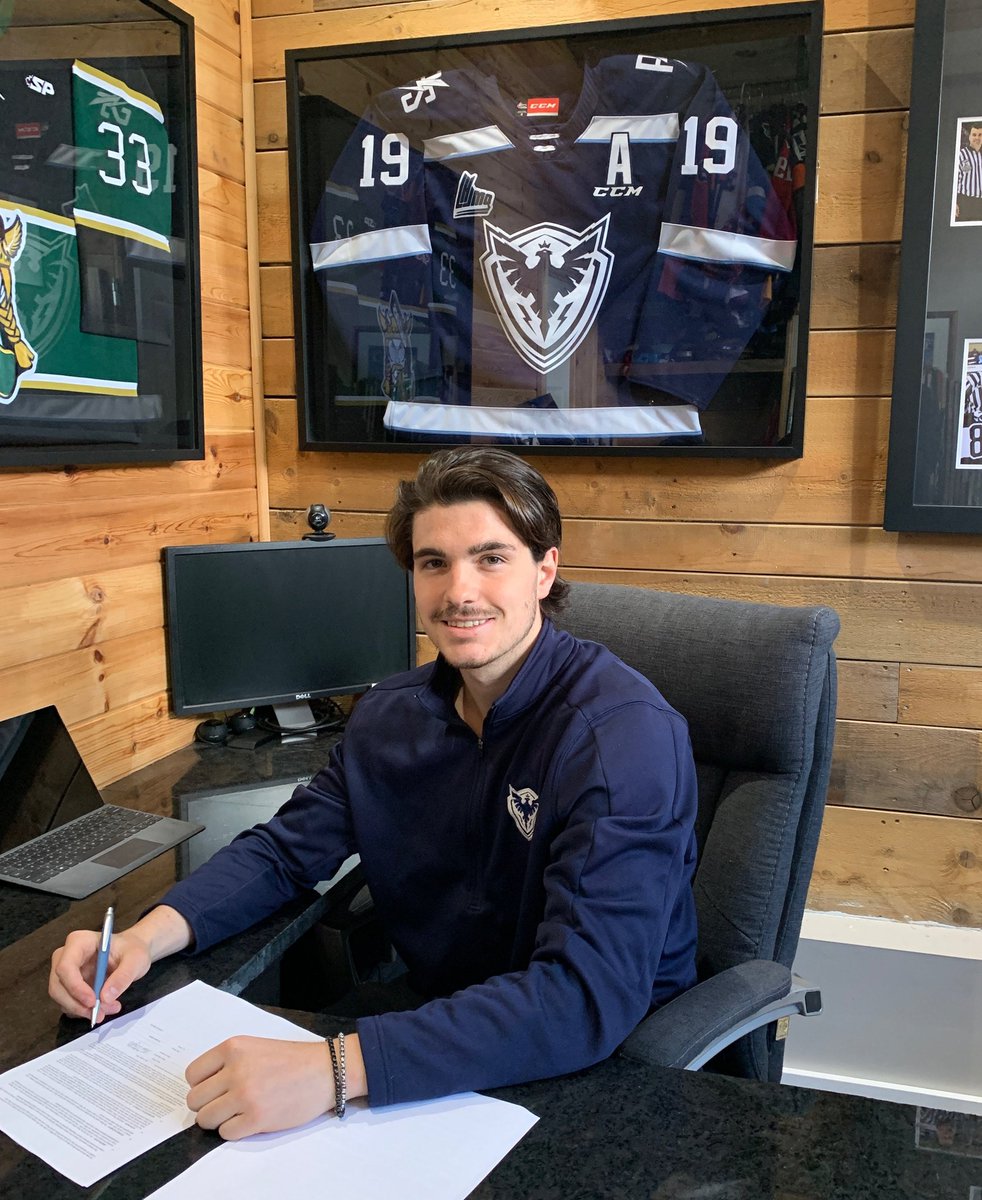 Mieux vaut tard que jamais, mais nous aimerions souligner le fait que <a href="/19voyer/">Alex-Olivier Voyer</a> a récemment signé son premier contrat professionnel avec l'organisation des #NHLBruins. Contrat valide deux saisons avec Providence. FÉLICITATIONS Alex! #FondationDPAH