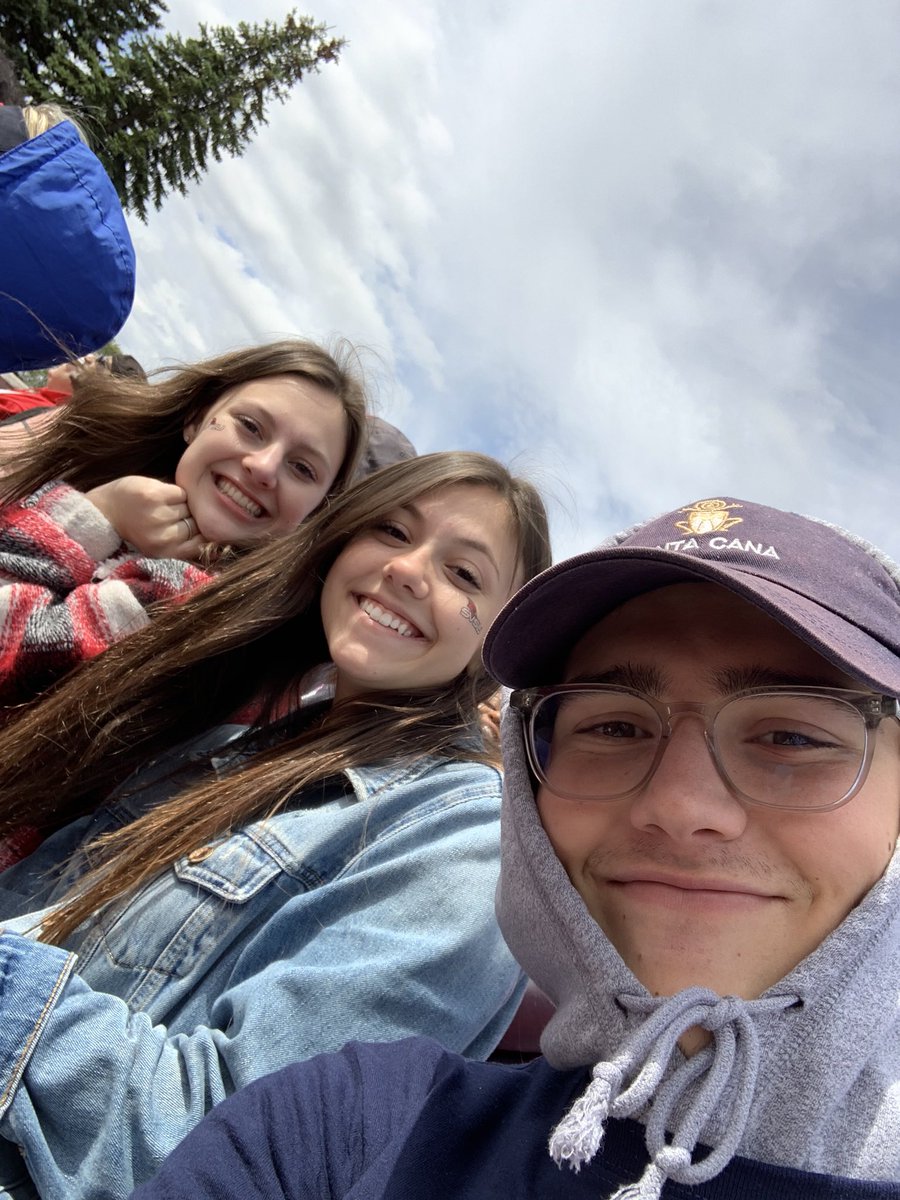 cmmclaughlin20's tweet photo. happy birthday livi!! ❤️ thank you for being such a great friend, hope you have the best day!! @livilynn18 https://t.co/YAy19hxSc1