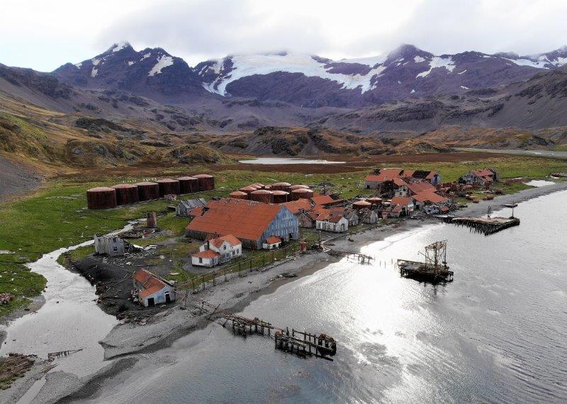 To celebrate #WorldHeritageDay some images of the abandoned whaling station at Stromness &amp; the Managers Villa where #Shackleton arrived after his #Antarctic adventure, also maybe the legendary bath! #SGSSIheritage