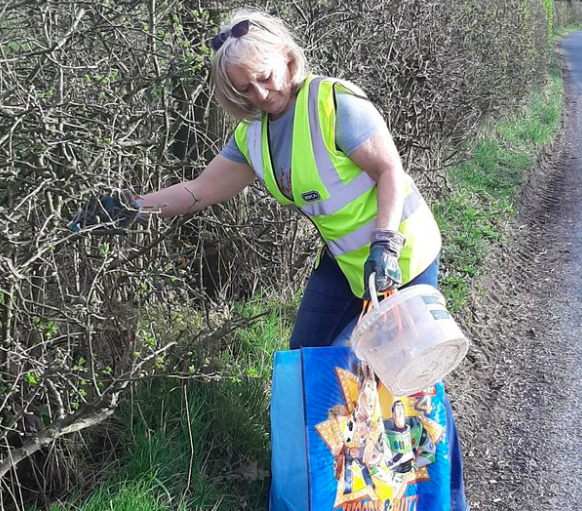 thesundaypeople's tweet photo. Lockdown exercise time should be used to clean up litter, says animal lover
https://t.co/BDhQpnmrFA https://t.co/jk7bCYPQfA