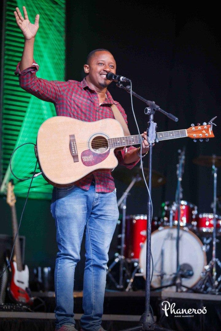 Ambangira_Edson's tweet photo. I have tasted Grace,
So sweet I can't let go.
Once an awful mess,
Now am pure...
What can separate,
Me from my Fathers arms.
(I will always be my Fathers Child) x2
#FathersChild
#AbelChunguMusuka https://t.co/33iFB9INXL