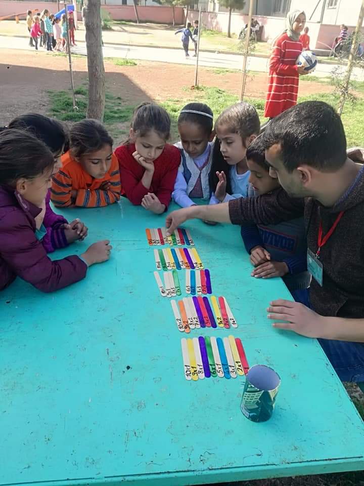Birbirimize sarılmayı, okuduğumuz kitapları birbirimize anlatmayı, beraber oyunlar oynamayı, birbirinden güzel etkinliklerle bir arada olmayı bizler çok özledik.
Kısacası, 
#okulumuözledim