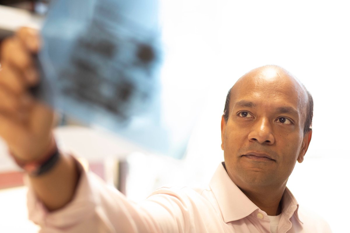 After screening 12,000 drugs, @chanda_lab has found 30 promising compounds to treat #COVID19. Each drug was tested against the live #virus and has been proven safe in humans—meaning trials could start faster than usual. bit.ly/2VmKK4p #FromResearch #coronavirus #SARSCoV2