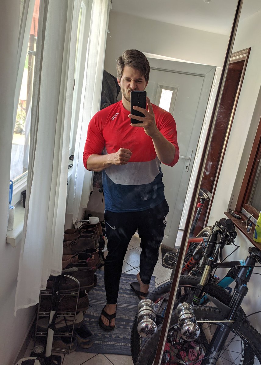 ivouu's tweet image. Došla nova oprema s odličnog sniženja a bicikla i šume tko zna kad će vidjet :(( #savedatmoney