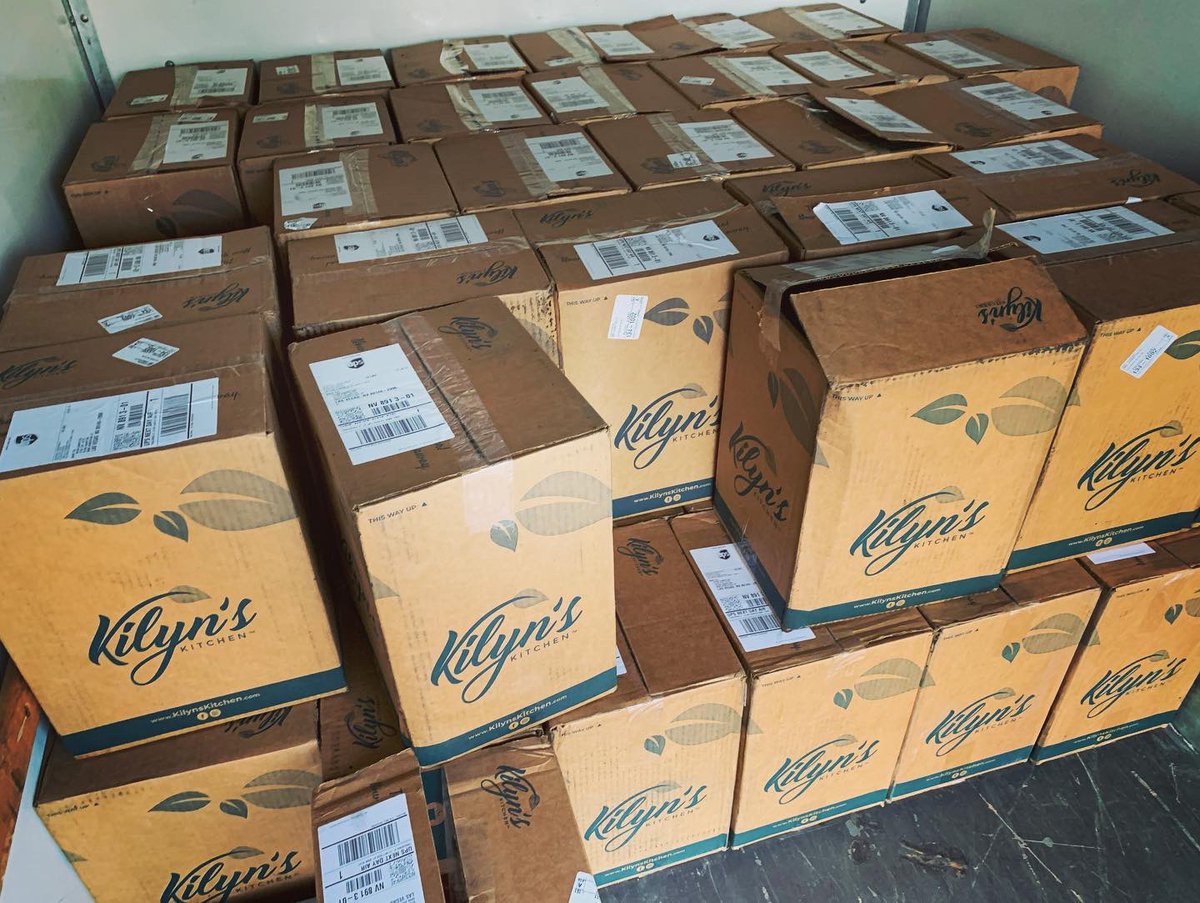 ForRecovery's tweet image. The Southern #Nevada team distributed ~400 meals 2 recovery homes &amp;amp; shelters across #LasVegas. We’re incredibly thankful to @SandgaardFnd for this incredible donation &amp;amp; our outstanding team of volunteers &amp;amp; staff #VegasStrong #Recovery #StandUp4Recovery #NevadaRecoveryNetwork