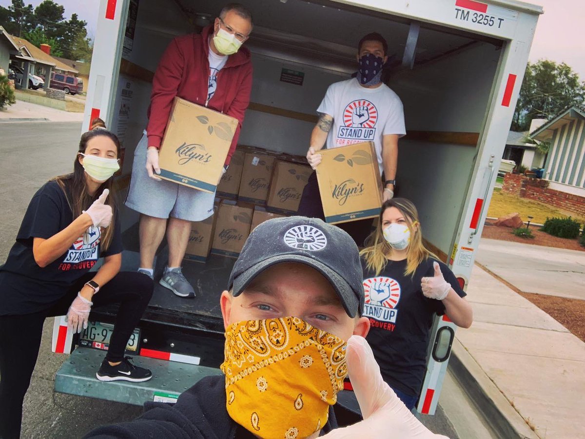 ForRecovery's tweet image. The Southern #Nevada team distributed ~400 meals 2 recovery homes &amp;amp; shelters across #LasVegas. We’re incredibly thankful to @SandgaardFnd for this incredible donation &amp;amp; our outstanding team of volunteers &amp;amp; staff #VegasStrong #Recovery #StandUp4Recovery #NevadaRecoveryNetwork
