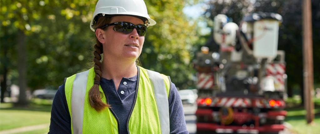 JCP_L's tweet photo. The coronavirus pandemic has altered our lives in historic ways. With most of us staying home, reliable electricity is more important than ever. Learn how our line workers are #PoweringThruTogether to keep customers safe + comfortable ➡️ https://t.co/nBuK8fyovU #thankalineman https://t.co/il5aPUJAVN