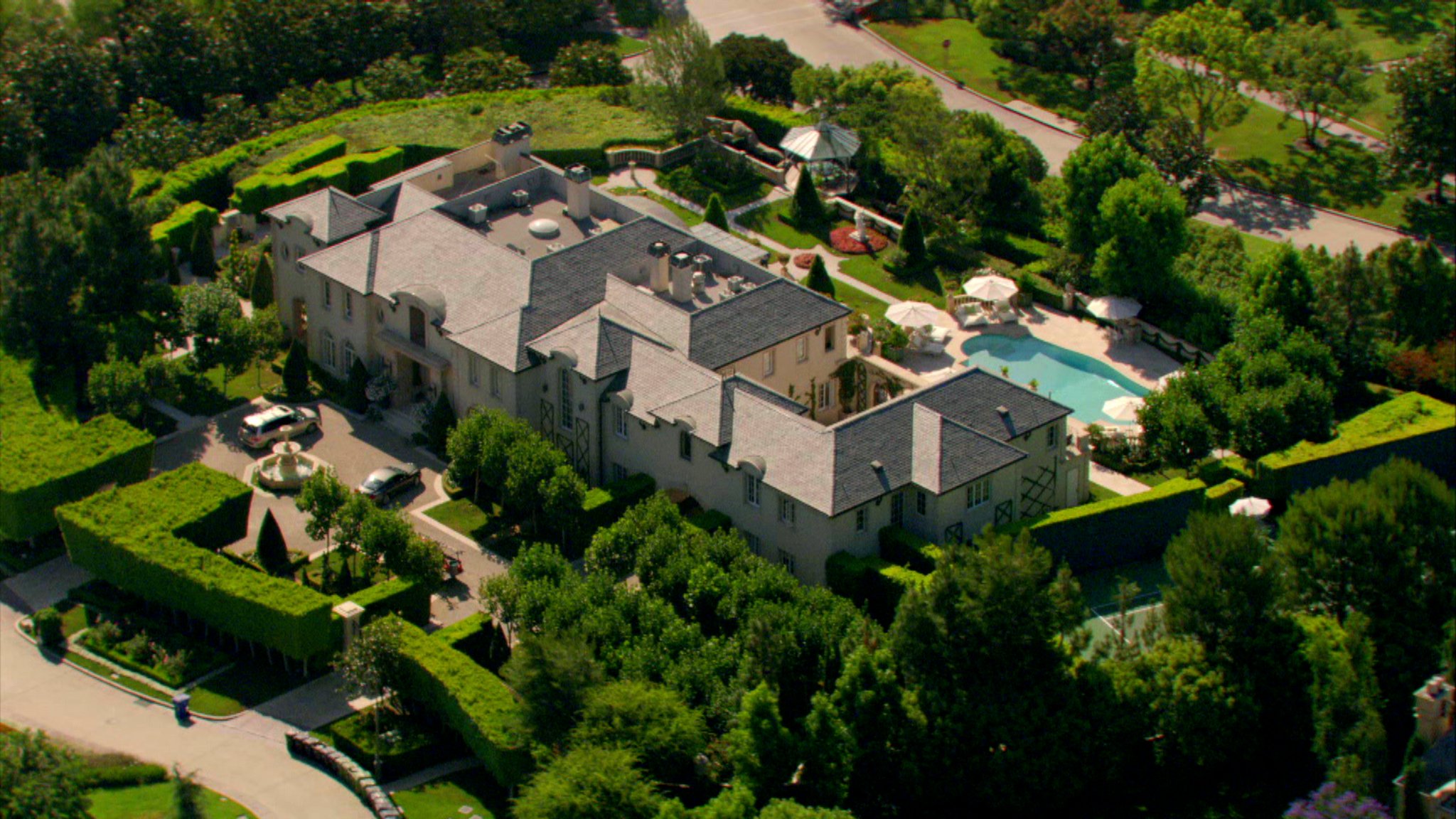 Netflix Canada on Twitter "Yes, the opening aerial shot of the Rose’s