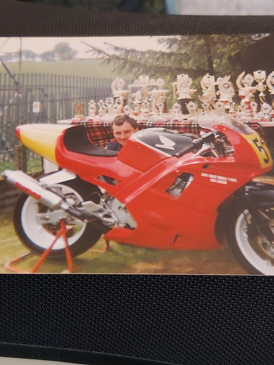 mark0582's tweet image. My brother cbr's from when he was racing between 1988 and 1992 and he won against a young DJ in 90 on his first cbr