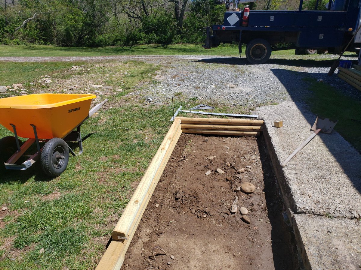 BucketMaybin's tweet photo. Beautiful day here in WNC..Starting to take shape #MyYardIsBetterThanYours #FrontYardViews #JTP https://t.co/XSUozlXjkB