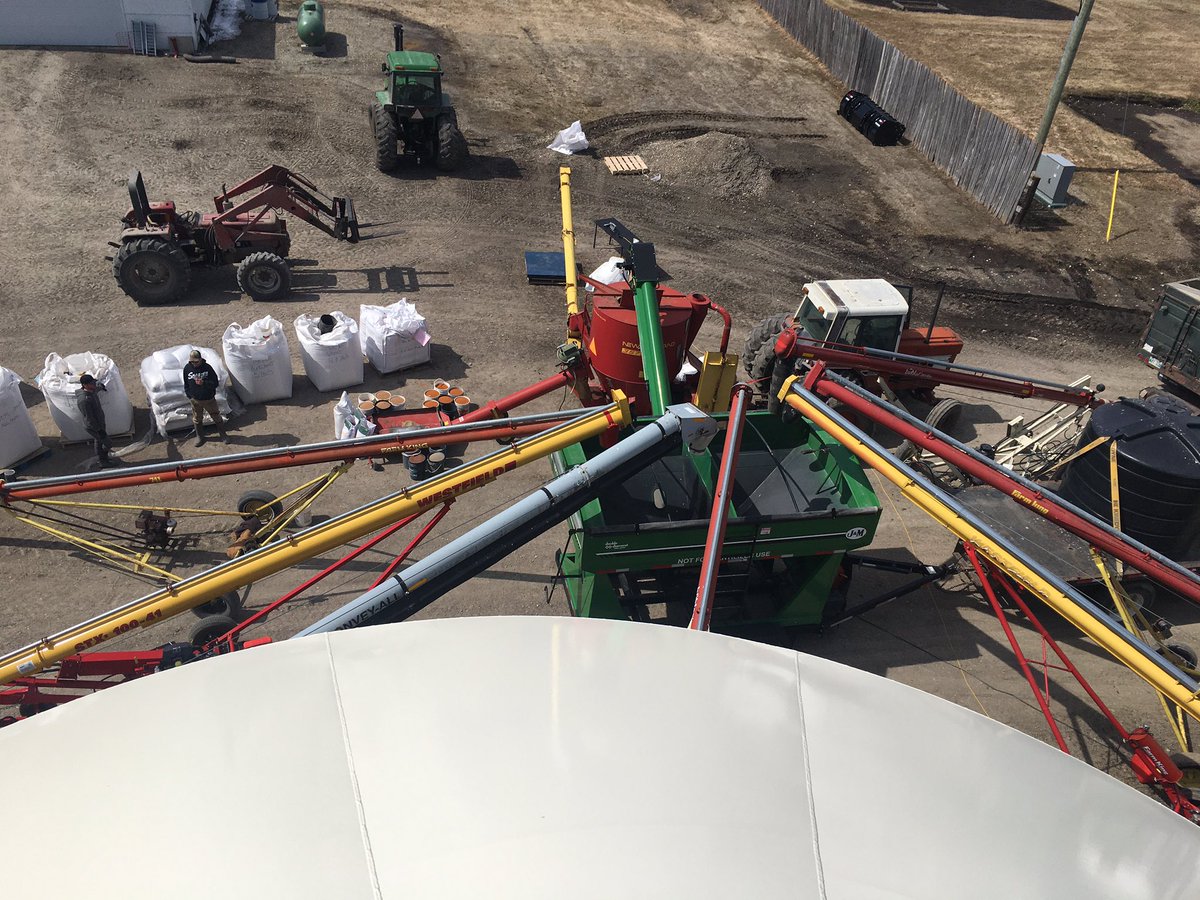 BurnerCrop's tweet image. Full season cover blending. Always an interesting time. Good friends and good luck make it all possible. 

It’s so much fun we’ve decided to do an extra day of blending, so we do have extra tonnes if anyone is interested! 

❤️ or RT appreciated. Message me for more info