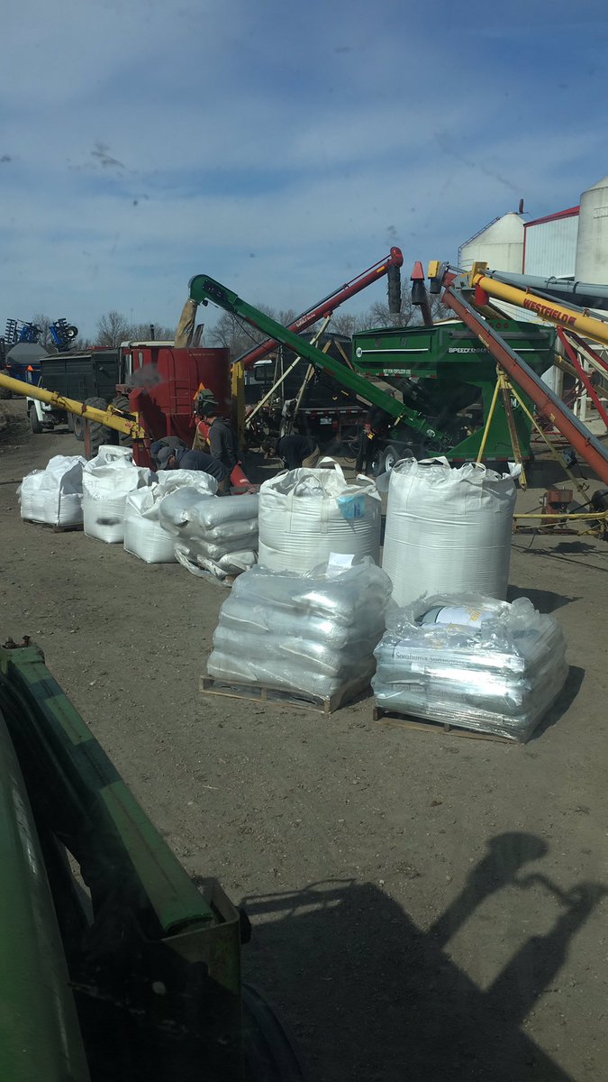 BurnerCrop's tweet image. Full season cover blending. Always an interesting time. Good friends and good luck make it all possible. 

It’s so much fun we’ve decided to do an extra day of blending, so we do have extra tonnes if anyone is interested! 

❤️ or RT appreciated. Message me for more info