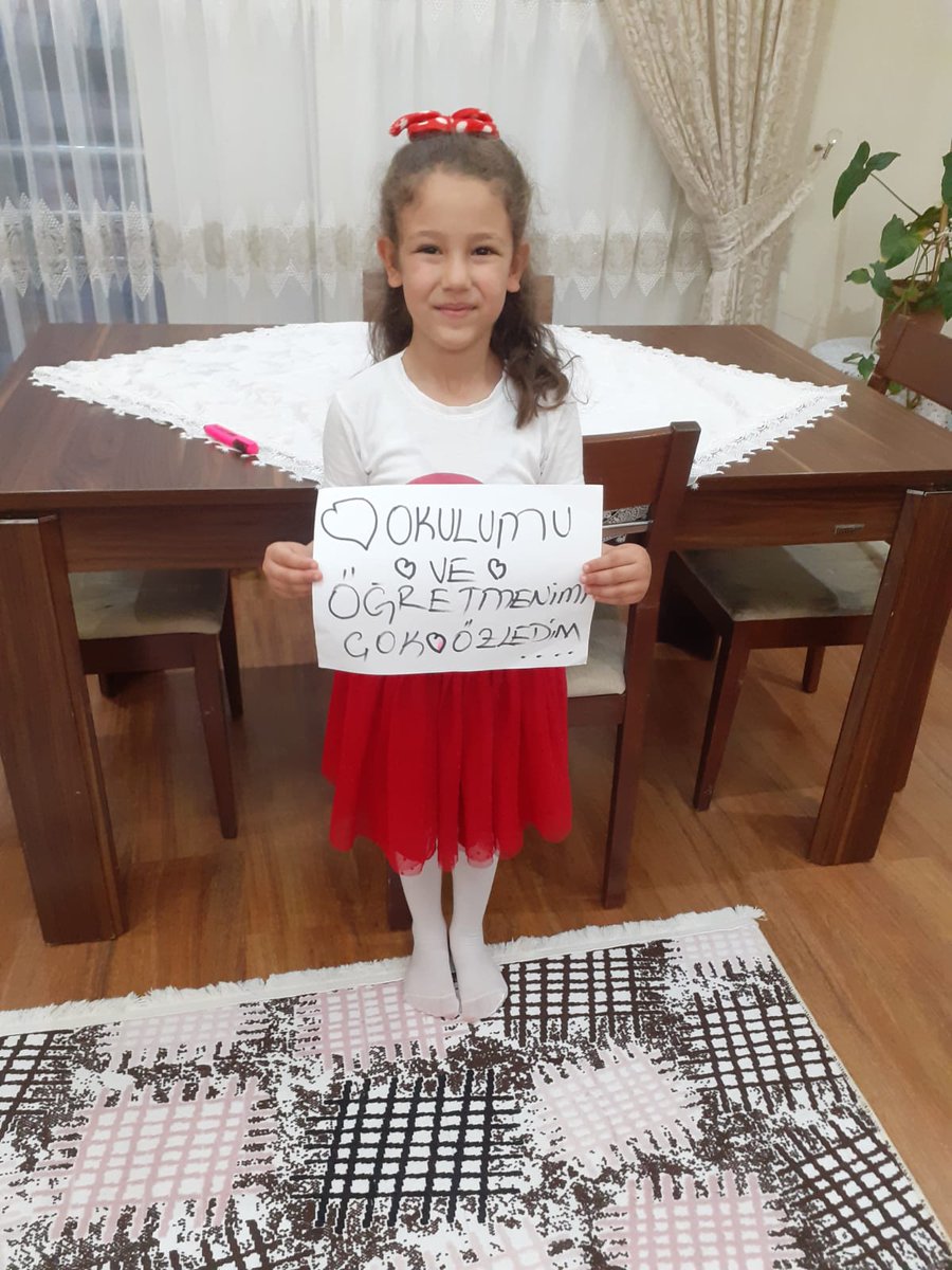 Zbeyde90758653's tweet photo. Okulunu özleyen minigim #okulumuoezledim @ziyaselcuk @zubeydecomert @#AbdullahOngenAnaokulu https://t.co/RAtTUnOaUM