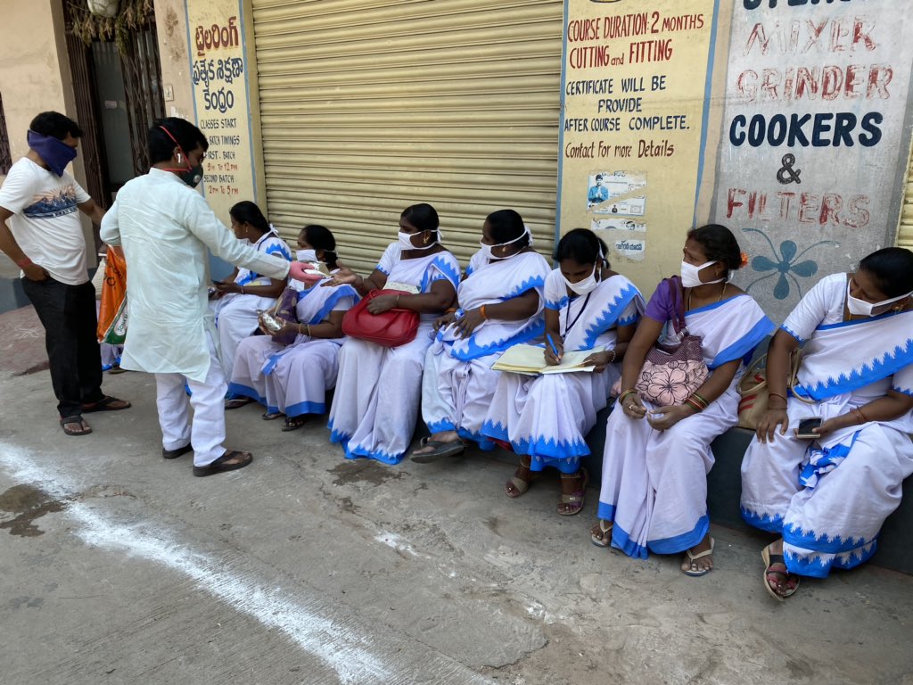 NuneBalrajBjp's tweet image. Today distributed #Modikits &amp;amp; Lunch Packets at #HylamColony #Venkatagiri #SrikrishnaNagar #JubileeHillsAssembly to #MigrantLabours on the hands of my mother @Narendra @JPNadda @blsanthosh @AmitShah @kishanreddybjp @bandisanjay_bjp @manthriji @SoyamBapurao @Arvindharmapuri
