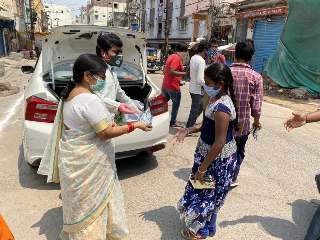 NuneBalrajBjp's tweet image. Today distributed #Modikits &amp;amp; Lunch Packets at #HylamColony #Venkatagiri #SrikrishnaNagar #JubileeHillsAssembly to #MigrantLabours on the hands of my mother @Narendra @JPNadda @blsanthosh @AmitShah @kishanreddybjp @bandisanjay_bjp @manthriji @SoyamBapurao @Arvindharmapuri
