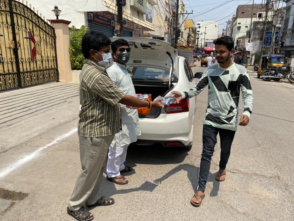 NuneBalrajBjp's tweet image. Today distributed #Modikits &amp;amp; Lunch Packets at #HylamColony #Venkatagiri #SrikrishnaNagar #JubileeHillsAssembly to #MigrantLabours on the hands of my mother @Narendra @JPNadda @blsanthosh @AmitShah @kishanreddybjp @bandisanjay_bjp @manthriji @SoyamBapurao @Arvindharmapuri