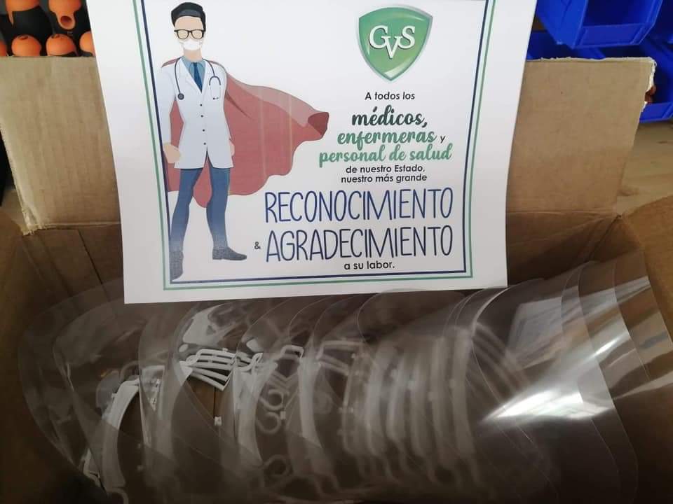 GreenvalleyScho's tweet photo. Hoy nuestro maker Luis Antonio hizo entrega de caretas al Hospital General de Cholula. Y seguimos fabricando más. Gracias a todos los nos han ayudado a hacerlo posible 🙏🏽❤️ #Orgullogvs #Covid_19 https://t.co/oKrDT6HNKQ