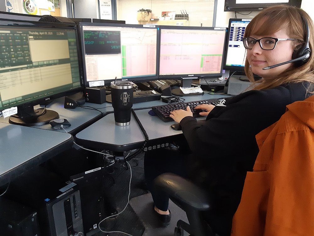 rcmpmb's tweet photo. We’re thankful for our #rcmpmb telecommunications operators like Rene, Lori, and Jessica who are ready to answer the call for help 24 hrs a day, 7 days a week, 365 days a year. Thanks for keeping us safe! #NPSTW2020 #rcmpmb https://t.co/JKQ1beqNcV