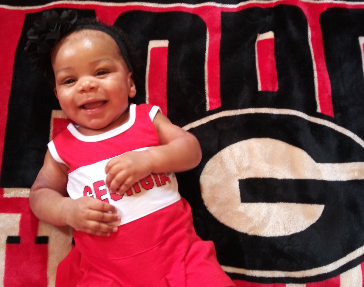 MsBFrazier's tweet photo. It's Virtual Saturday in Athens! 🏈🐾🎉🏈#VirtualGDay #GoDawgs @GeorgiaFootball @KirbySmartUGA @ugaalumniassoc @UGAAthletics https://t.co/pIPYJzLHnK