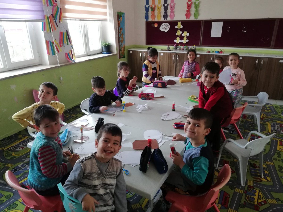 HaticeAltnEr2's tweet photo. Etkinlikler yapmayı,
Oyunlar oynamayı,
Boyamalar yapmayı,
Çocuklarımla sohbet etmeyi...

#okulumuözledim @YARISLIILKOKULU https://t.co/fC7Q3lXCU4