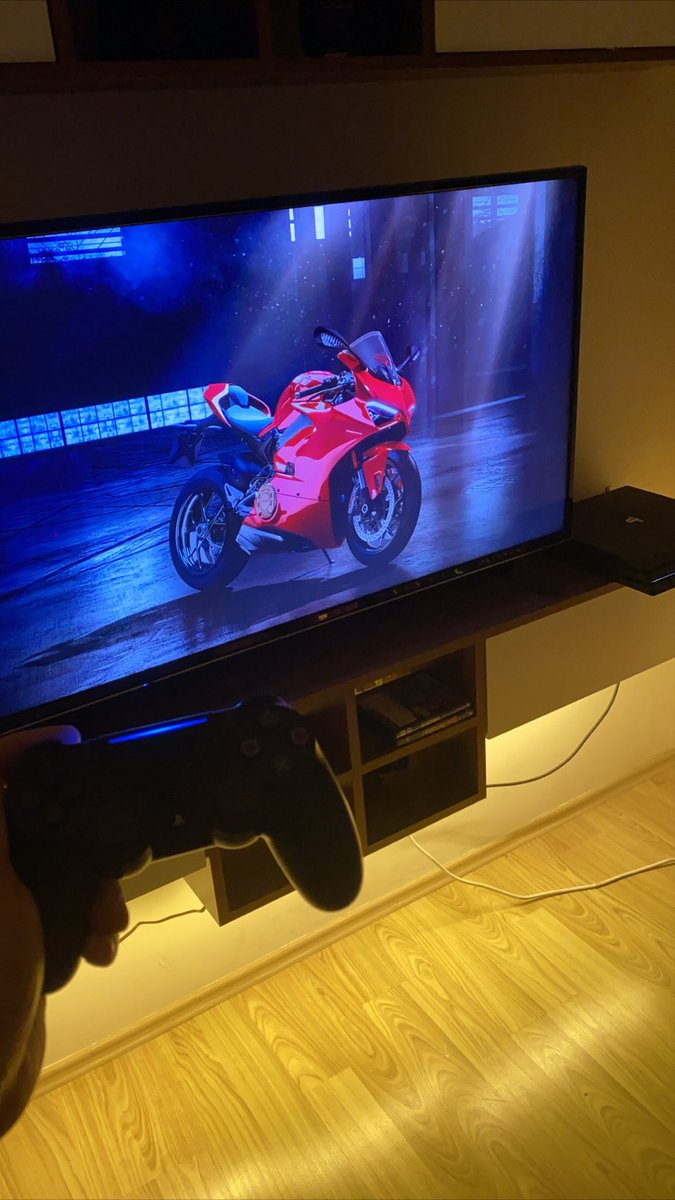 Beni şuan evden hiçbir güç çıkaramaz