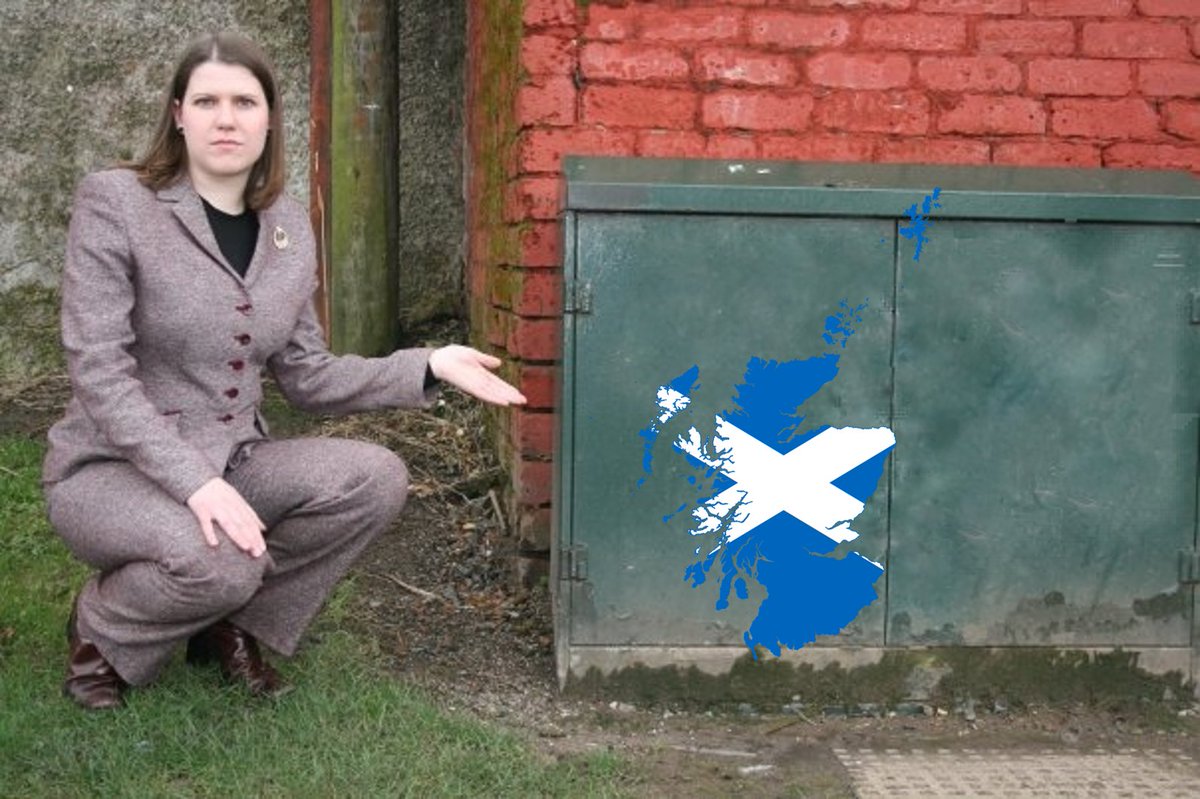 Jo Swinson Pointing at Things tweet media