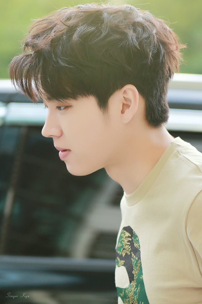 [d-472]woohyun’s side profile is so pretty like wtf