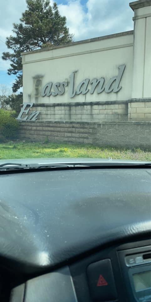 ZeDaGypsy's tweet photo. Meanwhile on the east side of Columbus Ohio ๐คฃ๐คฃ๐คฃ https://t.co/Imtfn9DmO5