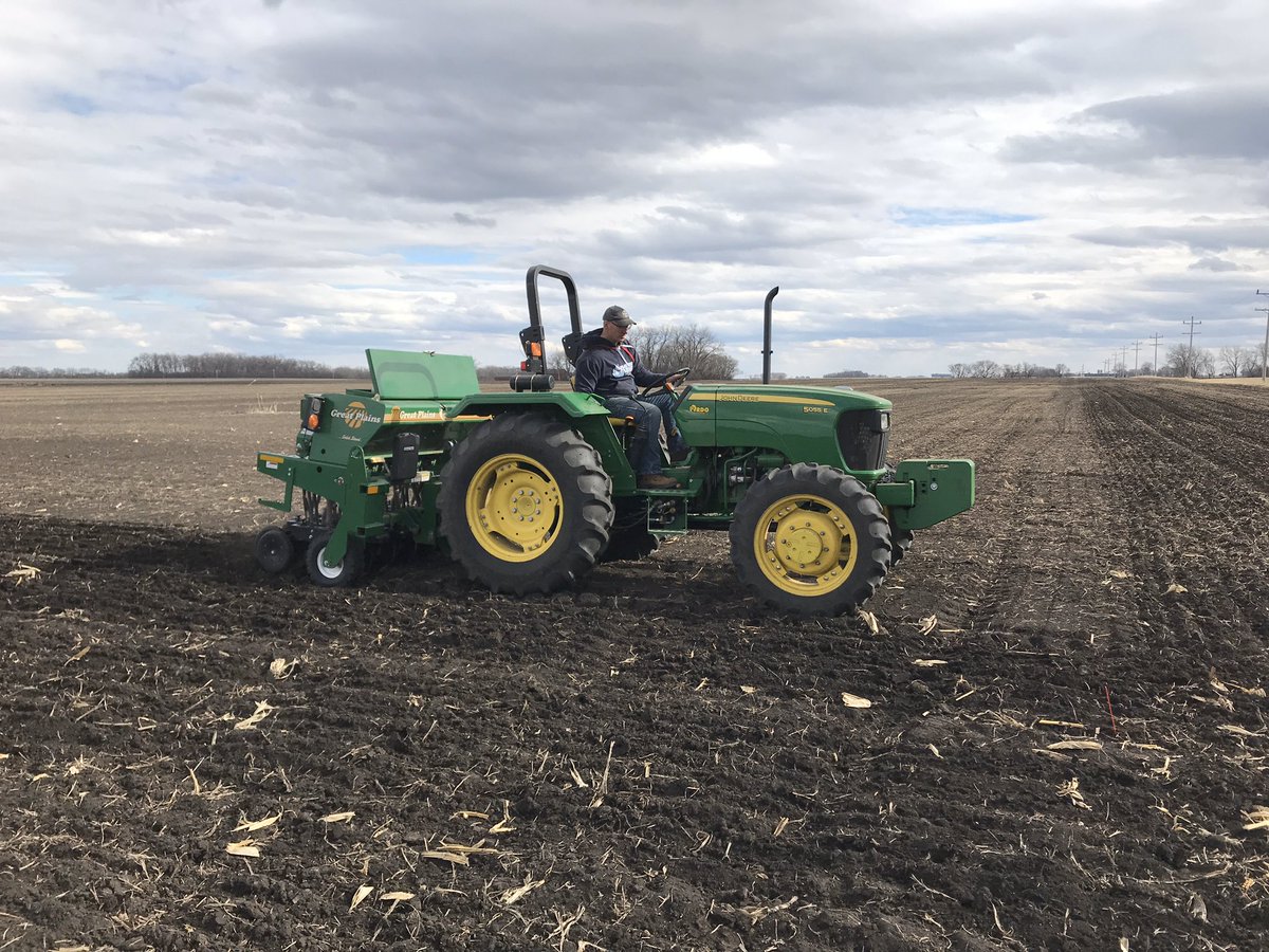 GrantMehring's tweet photo. Well my weather retweets will become less frequent until fall, and until then it’s back to regular programming of variety work at WestBred. 

First on-farm trial of the year is a smaller strip trial working with @MarkBredehoeft.

Data for Southern MN wheat farmers on its way! https://t.co/XIecBorlBC