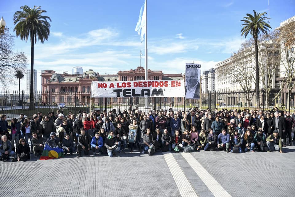 somostelam's tweet photo. La defensa de Télam empieza por casa | Lxs trabajadorxs de la agencia nacional de Noticias y Publicidad - Télam, repudiamos la publicación en nuestros contenidos de la salutación por nuestro 75 aniversario + ABRIMOS HILO https://t.co/s94Zlk6kZh
