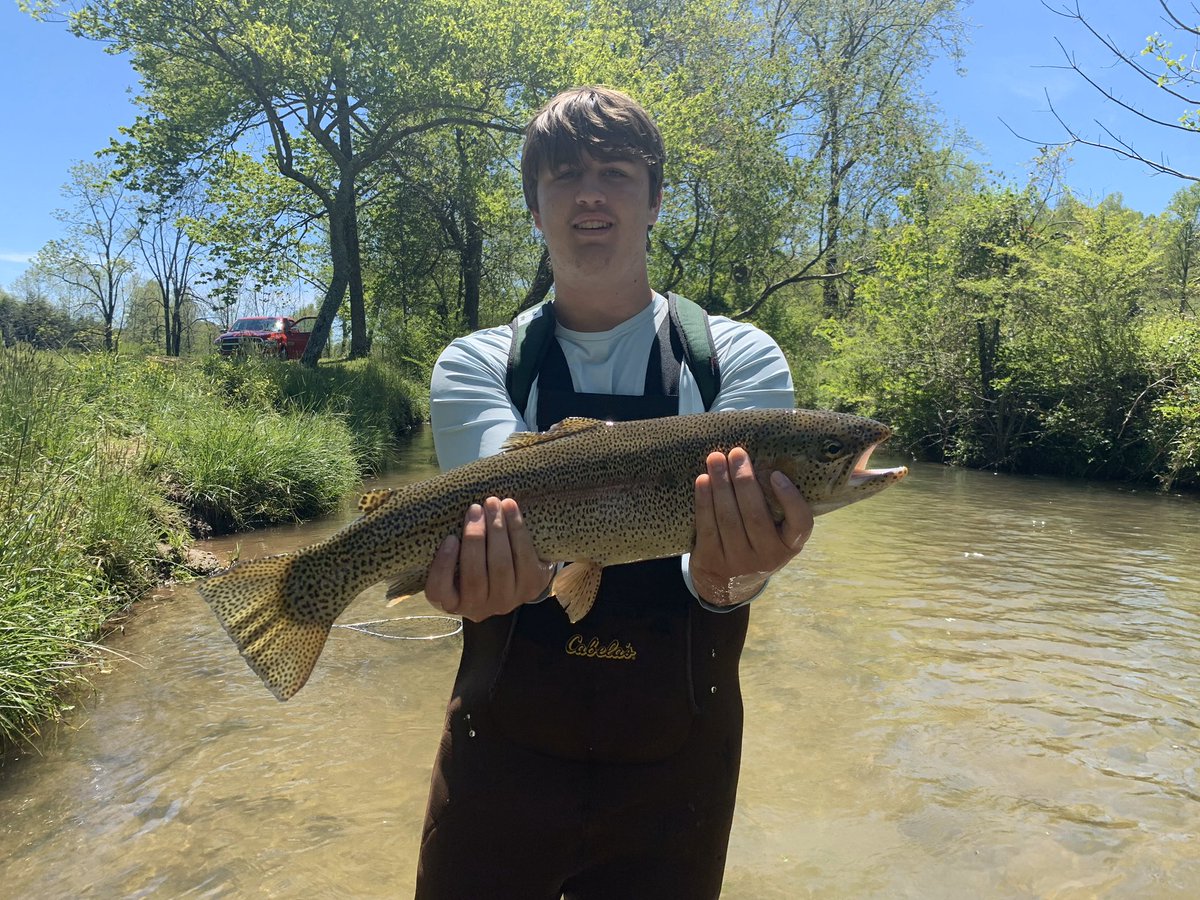 CoachMikeBobo's tweet photo. Big Day catching a few monsters!! @DrewBobo3 @JoeGameCox #Wormturned🐛🐛🐛 https://t.co/SUqPvCnqmC