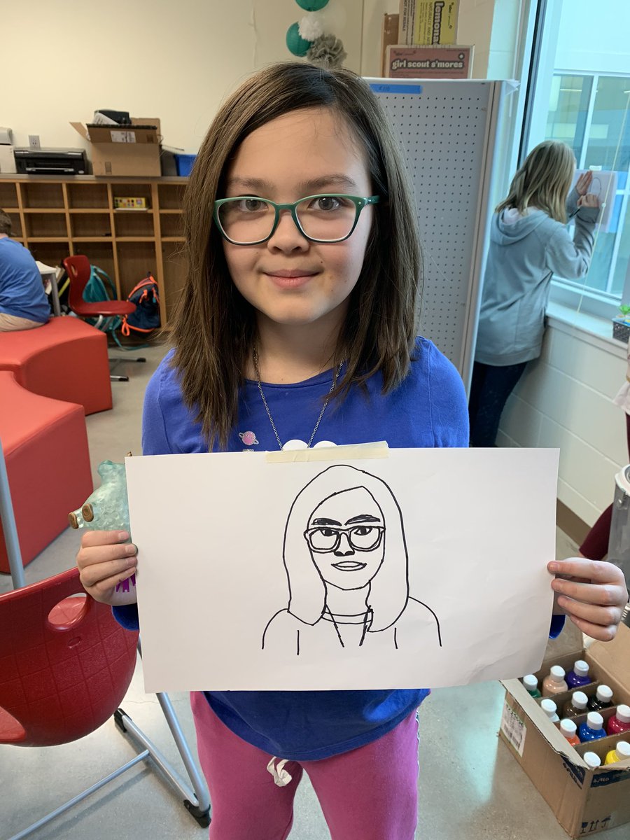 ClancyLisko's tweet photo. 4th graders grappled with the question: Who am I? They brainstormed characteristics, responsibilities and roles that make them each unique. Students traced pictures of themselves as a template and then layered their attribute list on top. #iamdsisd #sycamoreyr3 #RiSEtogether2019 https://t.co/BKxEd4njUD