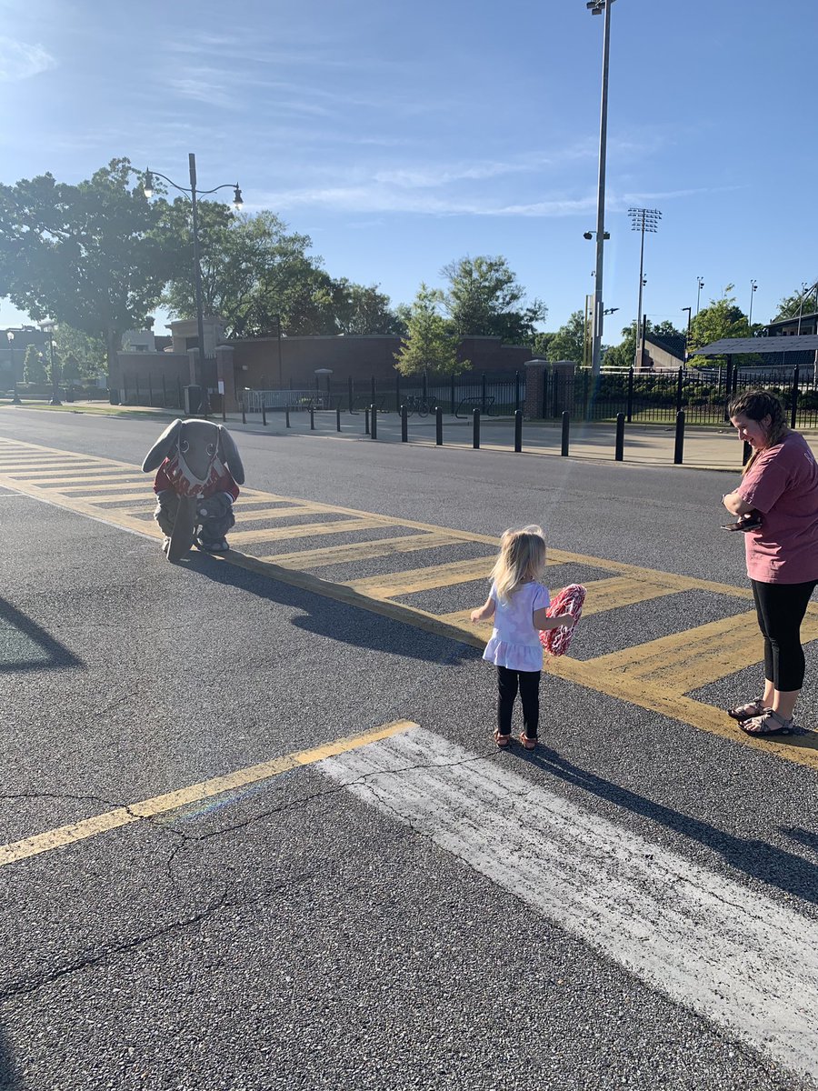 UA_Athletics's tweet photo. One Big Al fan had to make sure she got to see him at the final stop! Thatβs a wrap! Thank you everyone for a fun #ADayAtHome! Roll Tide! https://t.co/xrDtxjQK6R